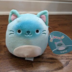 Squishmallows, Sigrid, new with attached tag